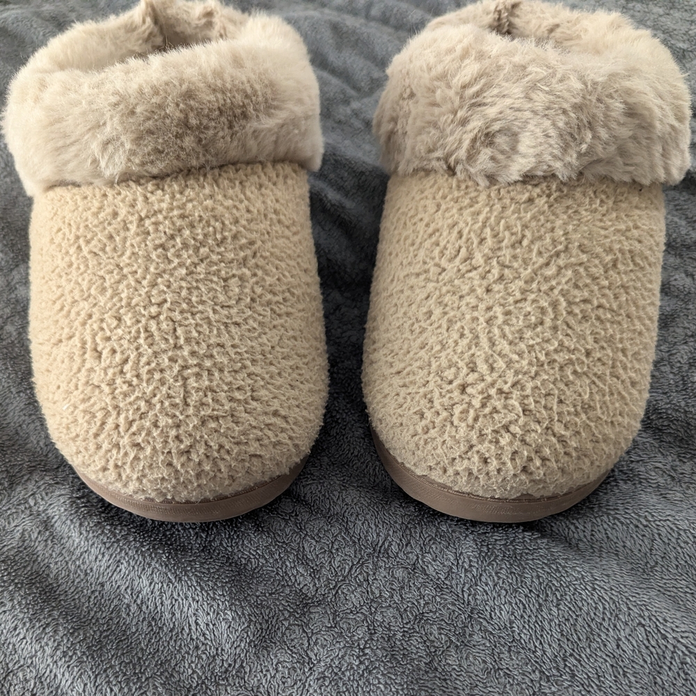 Dearfoam Slippers - Picture 8 of 9